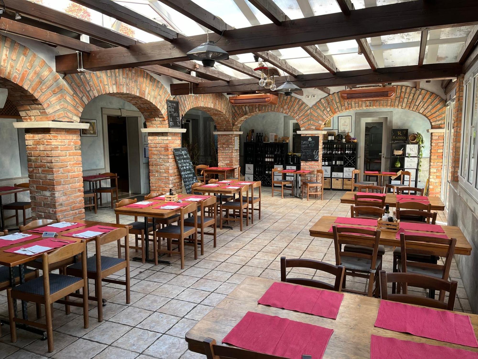 Razman Wine Rooms Gračišče Eksteriør bilde